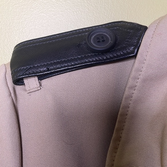 Danier Vintage Italian Leather Double
Breasted Jacket Size Small - Picture 4 of 13